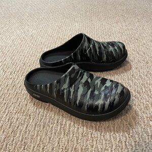 OOFOS OOcloog - Gray Camo Print Recovery Clog -  Womens Size 8